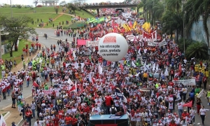 150 mil pessoas ocupam Brasília contra Temer e as Reformas