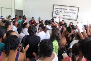 Sem salários, terceirizados da UFMT paralisam suas atividades nessa segunda-feira (22/02)