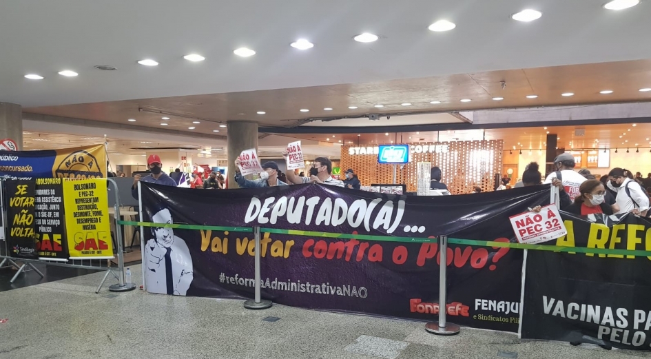 Persistência e tensões marcam a nona semana de mobilização contra a PEC 32 em Brasília