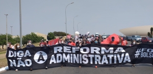 Em Brasília: Servidores públicos realizam passeata contra a Reforma Administrativa