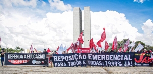 Servidores federais iniciam campanha salarial exigindo respeito e sinalizando greve nacional a partir de 09/03