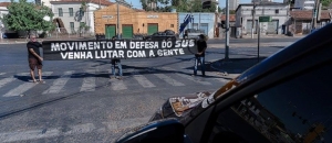 Trabalhadores da Saúde homenageiam colegas e protestam em Cuiabá