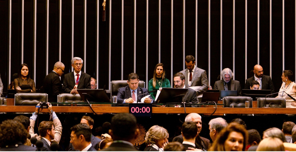 Em meio à Jornada de Lutas Federal, Congresso aprova LOA 2025