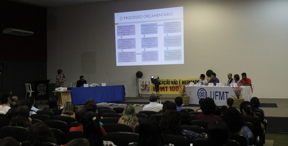 Comunidade acadêmica da UFMT reflete sobre orçamento e função social da instituição