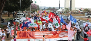 Servidores começam semana de luta contra cortes na Educação, por reajuste e CPI do MEC