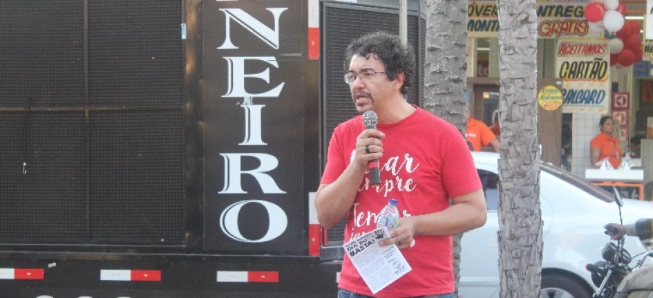 &ldquo;N&oacute;s s&oacute; garantiremos a manuten&ccedil;&atilde;o dos nossos direitos nas ruas&rdquo;, afirma presidente da Adufmat-Ssind no Dia do Basta!