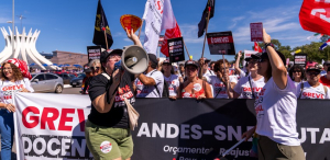 Manifestação na Esplanada reúne 10 mil servidoras e servidores na &#039;Marcha a Brasília&#039;