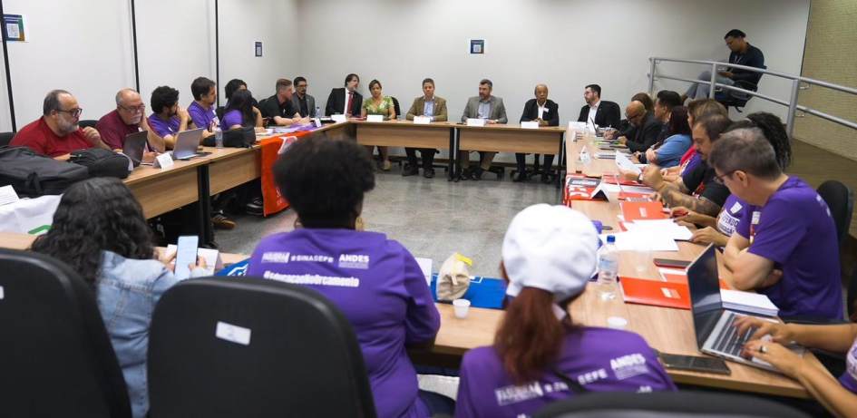 Greve Docente Federal: após pressão do movimento, Governo retoma negociação e sinaliza alguns avanços