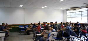 Universidade e Trabalho: Adufmat-Ssind conversa com estudantes sobre o mercado que encontrarão quando se formarem