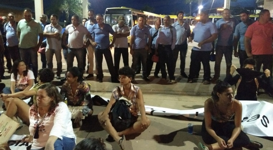 Mulheres atrasam circulação dos ônibus em Cuiabá; diversas manifestações sacodem o estado mais perigoso para mulheres do país