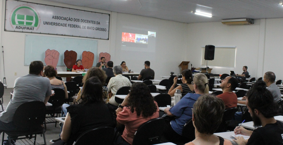 Assembleia hist&oacute;rica em Sinop fortalece posi&ccedil;&atilde;o dos docentes da UFMT pela constru&ccedil;&atilde;o da multicampia e aprova paralisa&ccedil;&atilde;o