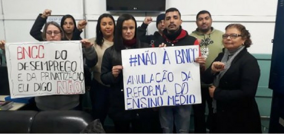 Trabalhadores da educação e estudantes dizem não à BNCC e fazem dia de protestos