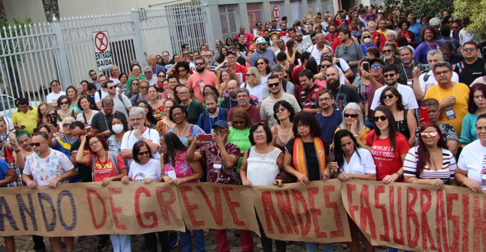 ANDES-SN, Sinasefe e Fasubra aprovam proposta de Greve Unificada da Educação