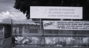 Em novo ataque aos servidores da educação, Governo Mauro Mendes fecha escola Licínio Monteiro, em Várzea Grande