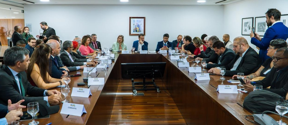 ANDES-SN e entidades do funcionalismo cobram do governo posi&ccedil;&atilde;o contra a Reforma Administrativa