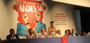 Resistência: docentes de todo o país iniciam debates para definir o plano de lutas em 2018 no 37º Congresso do ANDES-SN