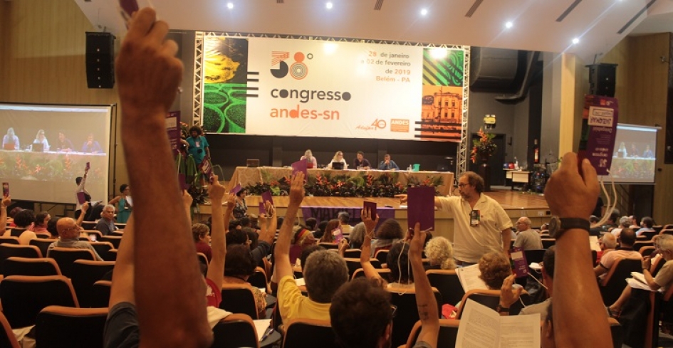 Perspectivas para 2019: docentes encerram congresso no Pará com estratégias para enfrentar ataques contra a categoria