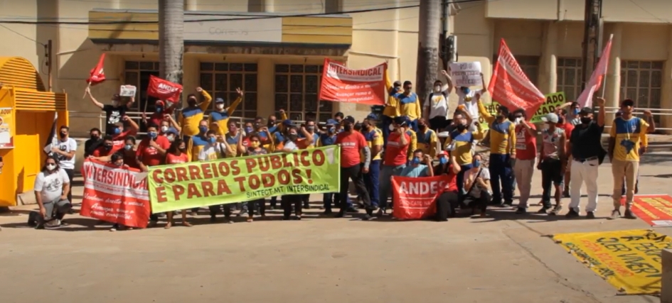 Em ato em frente aos Correios, trabalhadores de Cuiabá denunciam prejuízos da privatização