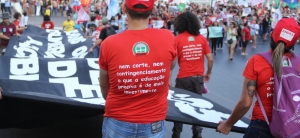 13A: PROTESTOS EM DEFESA DA EDUCAÇÃO VOLTAM A TOMAR O BRASIL