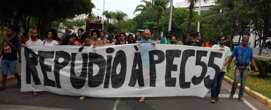 Na dianteira do movimento de resistência, estudantes que ocupam a UFMT protestam contra a PEC 55 e iniciam negociação com a Reitoria