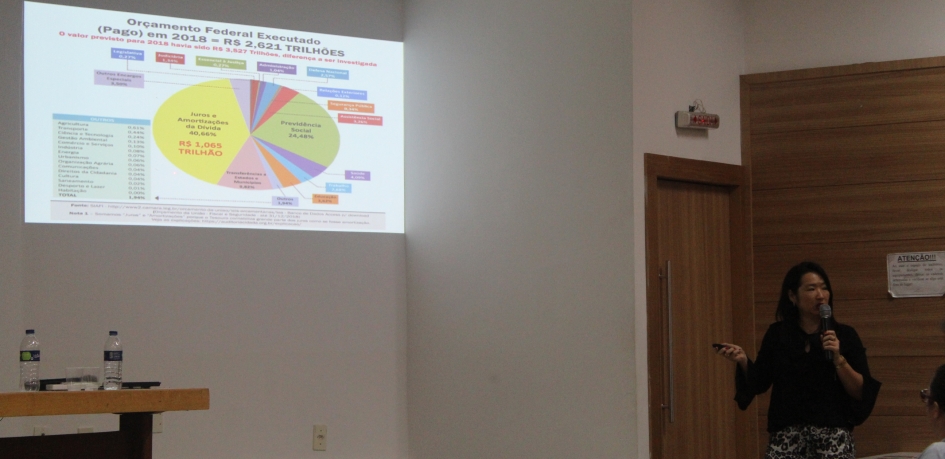 Debate na UFMT relaciona Reforma da Previd&ecirc;ncia &agrave; D&iacute;vida P&uacute;blica