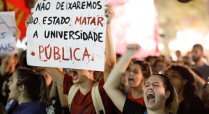 Bolsonaro anuncia novo bloqueio de recursos e cortes na Educação sobem para R$ 6,1 bi
